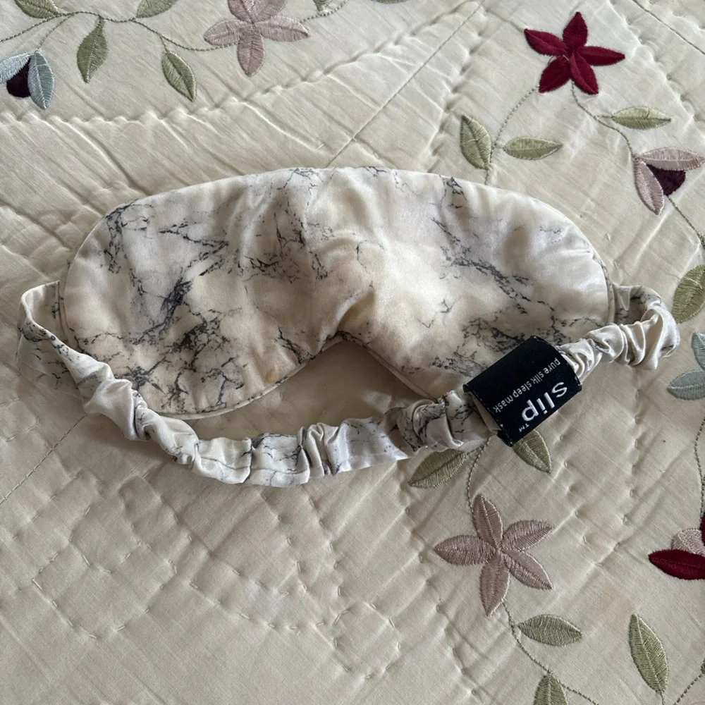 slip Marble Print Silk Sleep Mask in White and Gray